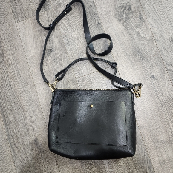 Madewell Handbags - Madewell Black Leather Crossbody Bag